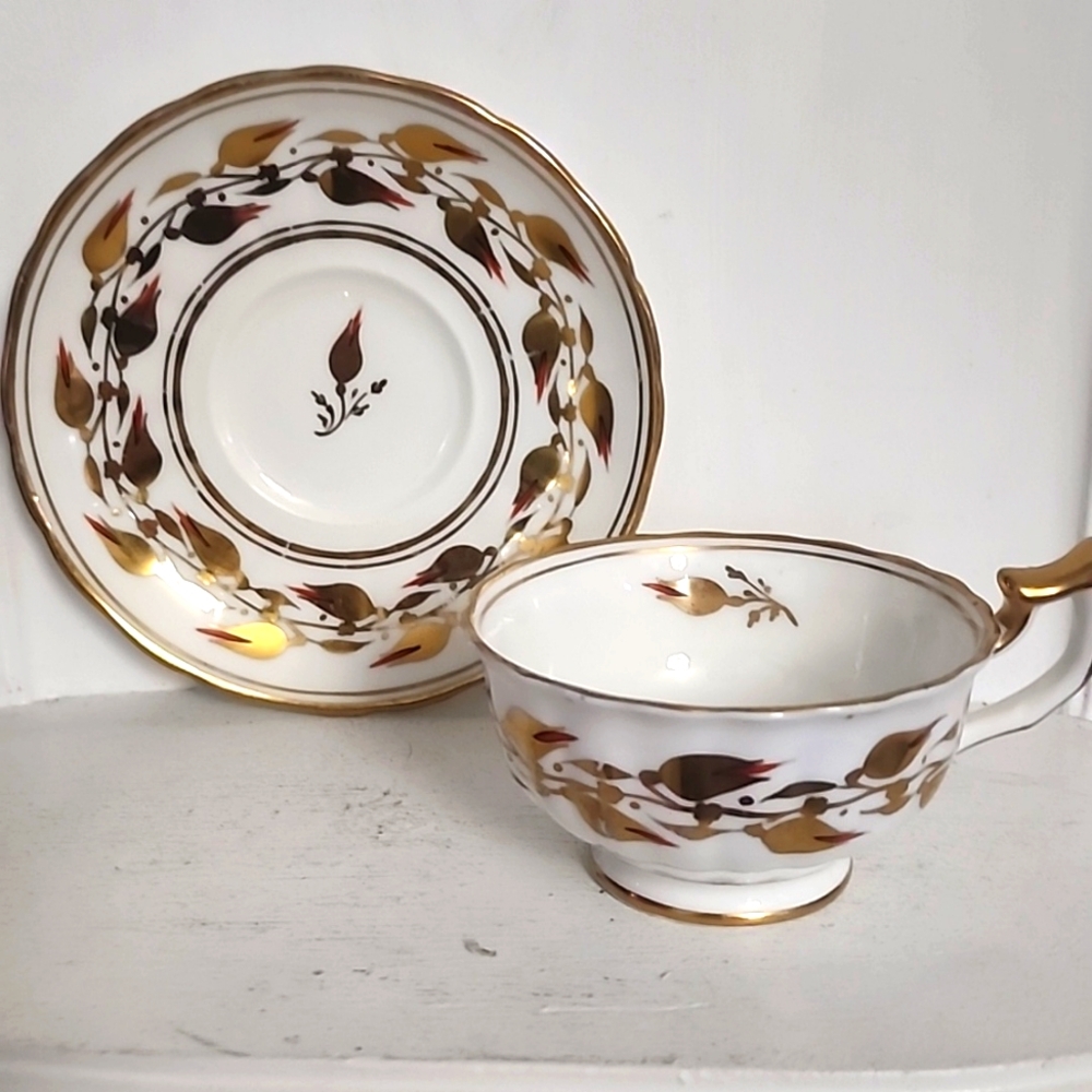 ROYAL CHELSEA GOLD GILT RED ROSEBUDS RIBBED WIDE TEA CUP AND SAUCER